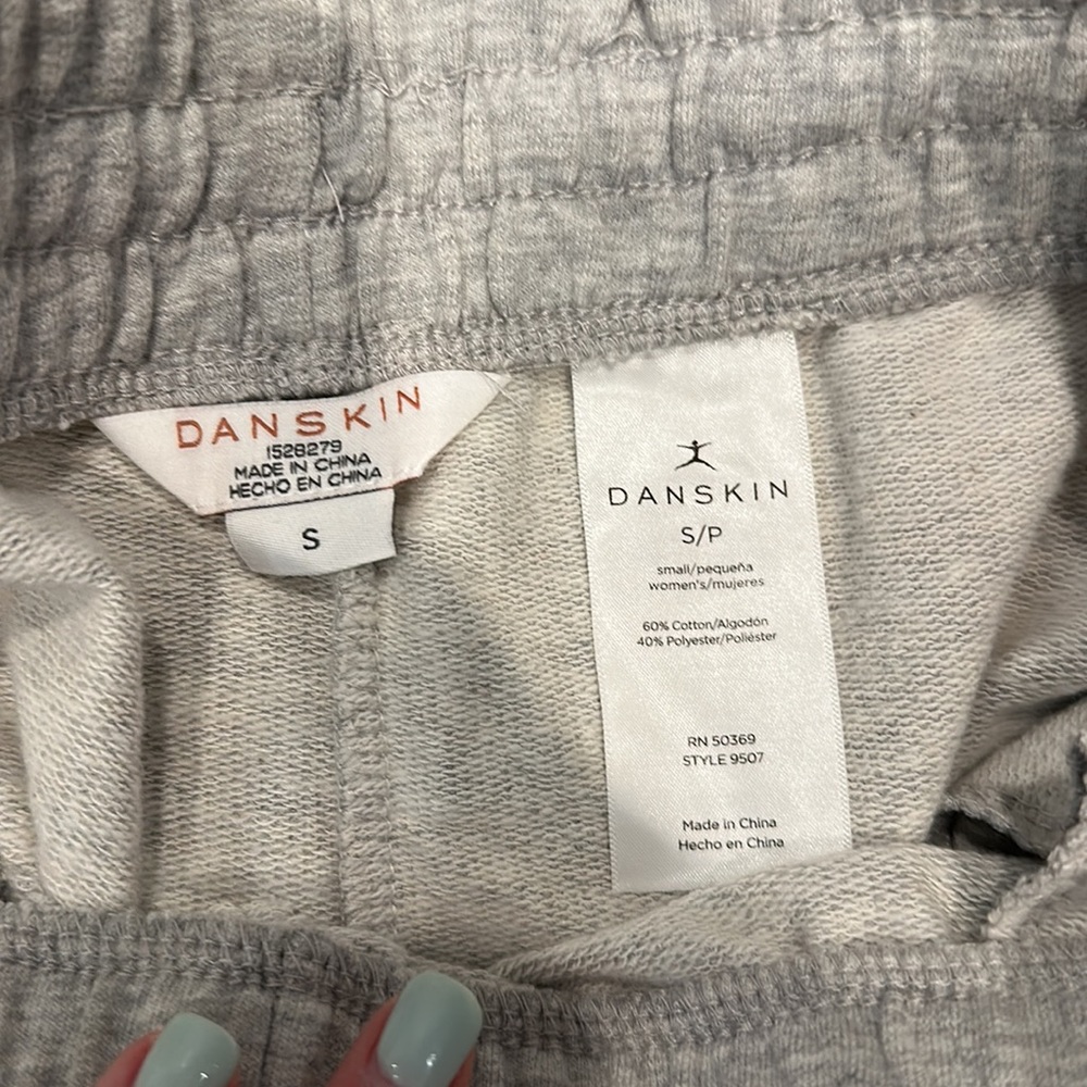 NEW Danskin women’s gray shorts - Picture 5 of 6